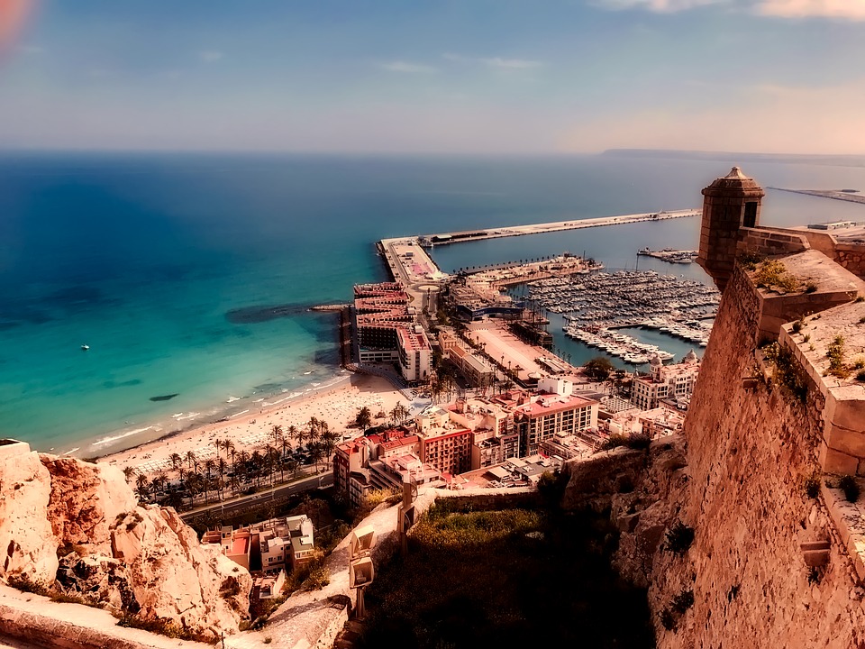 ALICANTE, SPAGNA, E LA SUA LUCE MEDITERRANEA