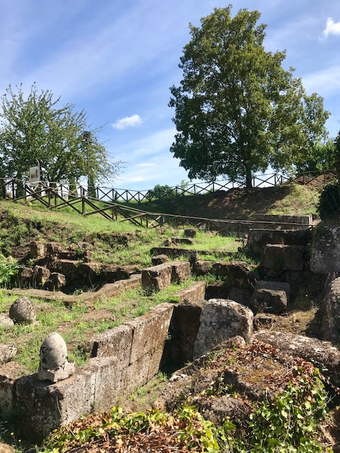 ORVIETO, ITALIA: LA NECROPOLI ETRUSCA DEL CROCIFISSO DEL TUFO