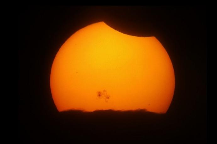 ECLISSI PARZIALE DI SOLE VISIBILE NEL NORD DEL PIANETA E IN ITALIA!