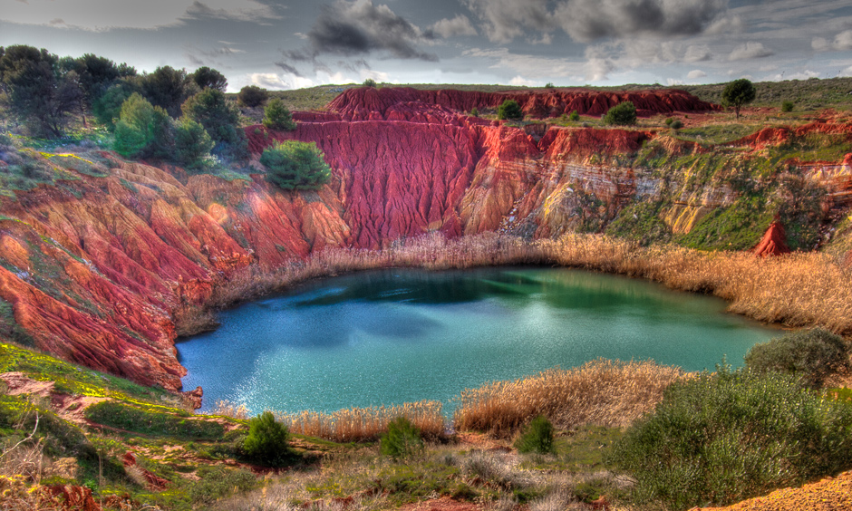 LA CAVA DI BAUXITE DI OTRANTO, ITALIA