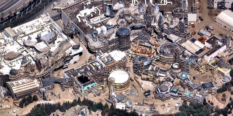 STAR WARS GALAXY’S EDGE IN COSTRUZIONE A DISNEYLAND E WALT DISNEY WORLD, STATI UNITI