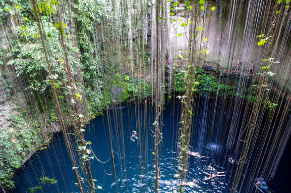 CENOTE IK-KIL: UNA DOLINA MAGICA SULLA PENISOLA DELLO YUCATAN IN MESSICO