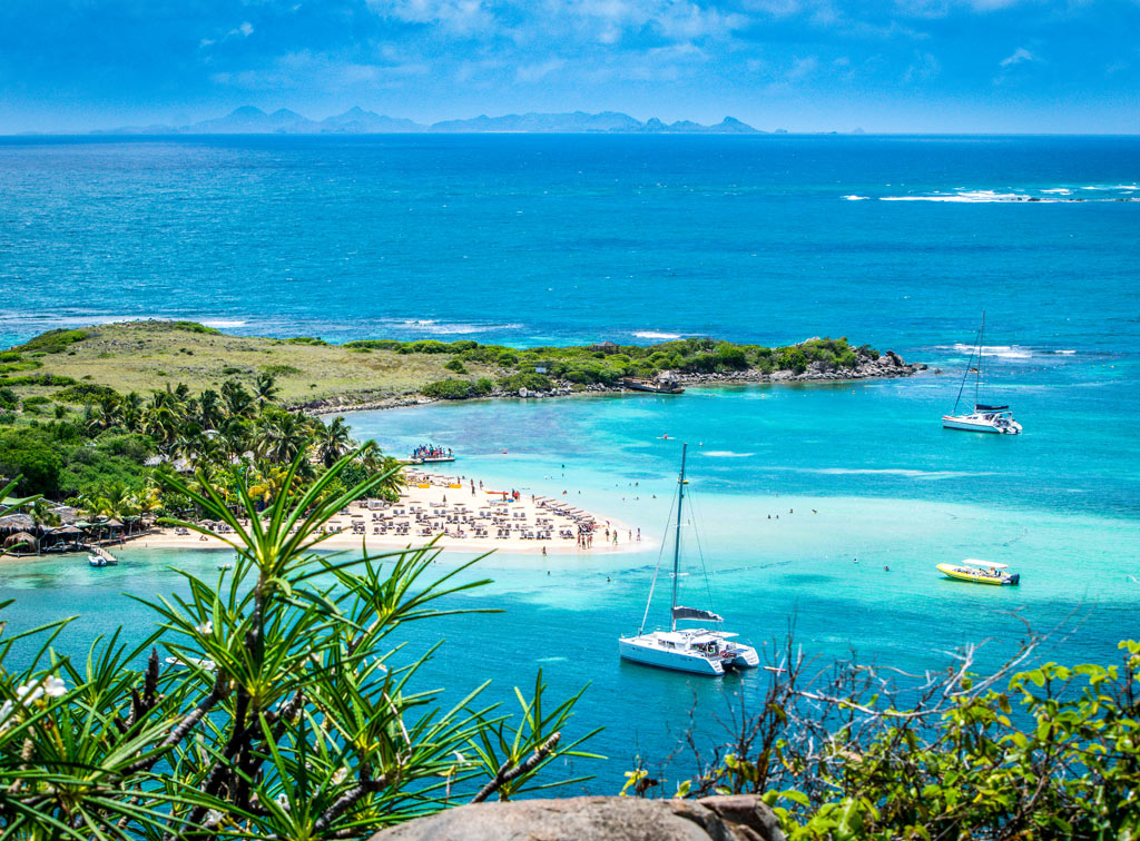 RIAPRE L’AEROPORTO DI ST. MARTIN, NEI CARAIBI