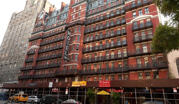 CHELSEA HOTEL, NEW YORK, STATI UNITI, LO STORICO ALBERGO DELLE ROCK STAR POTREBBE TRASFORMARSI IN UN HOTEL DI LUSSO. MA MONTANO LE POLEMICHE