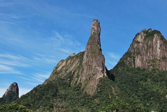 BRASILE – DEDO DE DEUS: IL “DITO DI DIO” PUNTA VERSO IL CIELO!