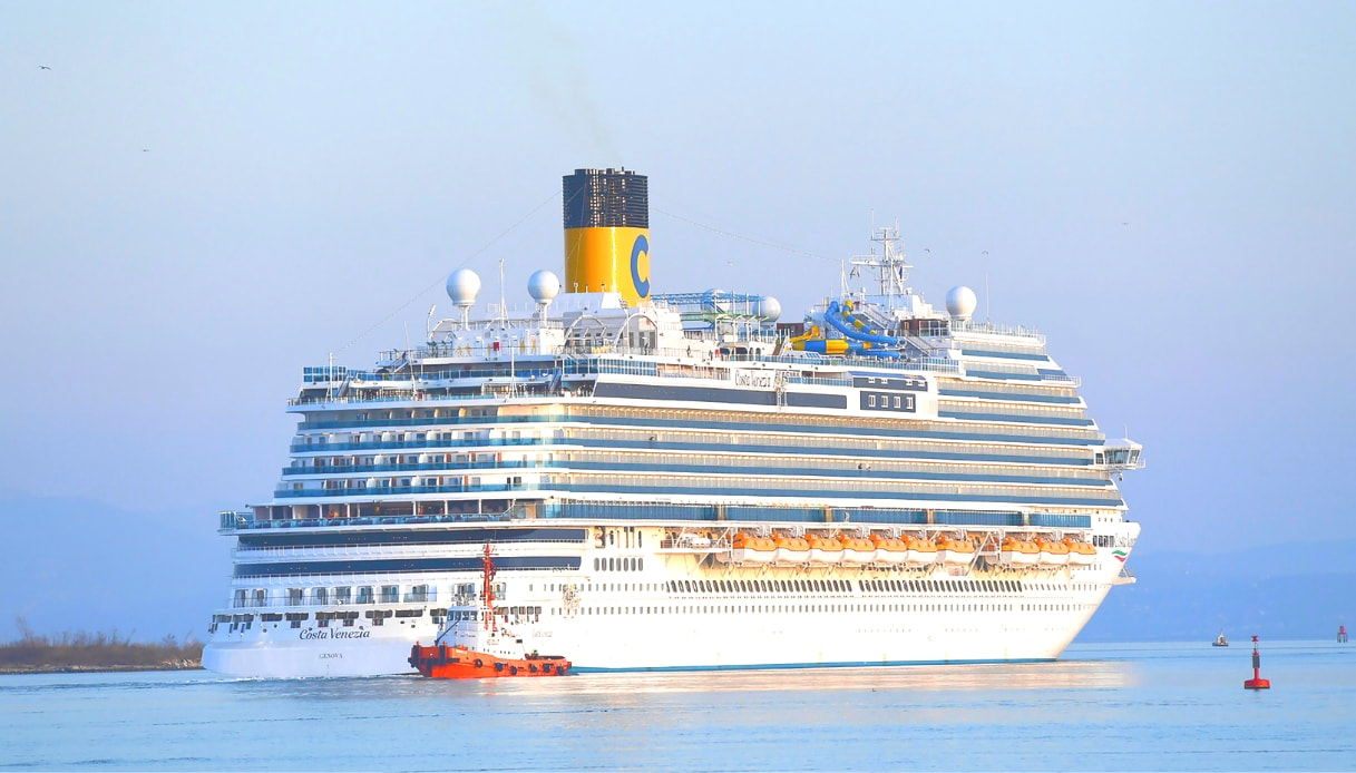 SALPA COSTA VENEZIA: LA NAVE DA CROCIERA CHE FA IMPAZZIRE LA CINA