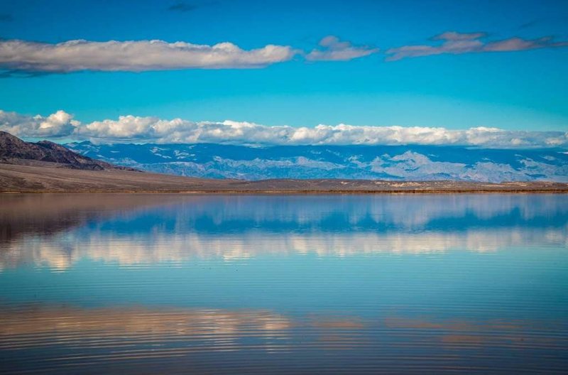 Un lago nella Death Valley: il più caldo e il più secco dei parchi nazionali degli Stati Uniti