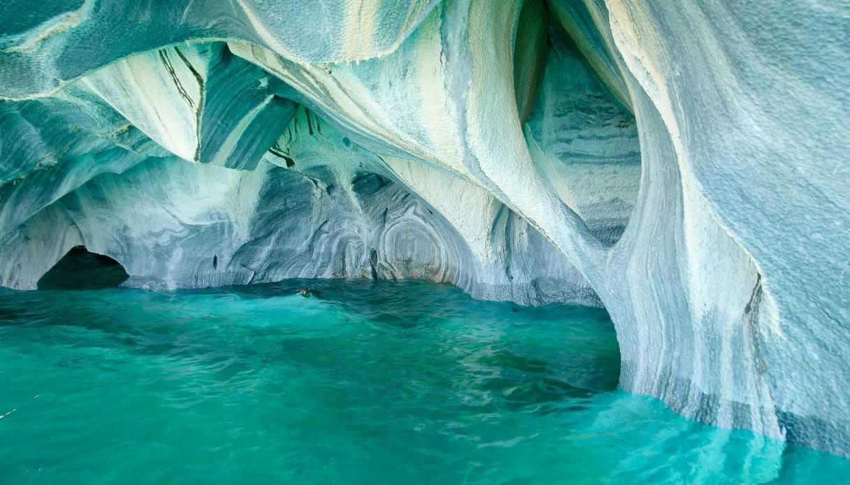 CILE: IL LAGO GENERAL CARRERA E LA CATTEDRALE DI MARMO DELLA PATAGONIA