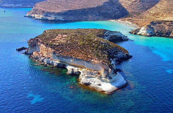 LAMPEDUSA, ITALIA, E L’ISOLA DEI CONIGLI