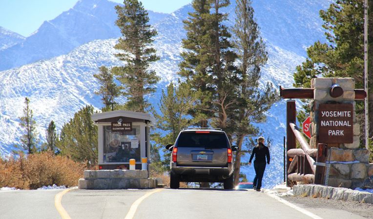 CALIFORNIA, STATI UNITI: MAMMOTH LAKES – APRE IL TIOGA PASS