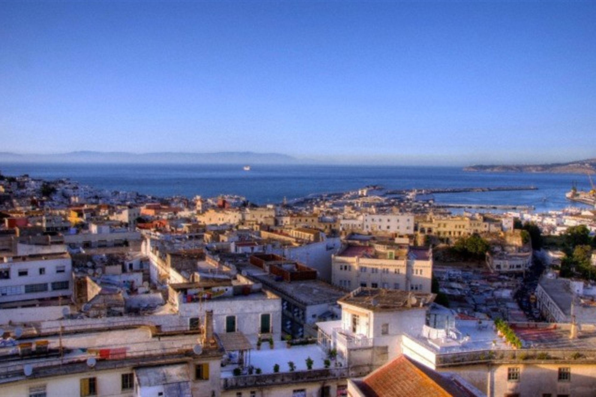 TANGERI, MAROCCO: DOVE IL MAR MEDITERRANEO INCONTRA L’OCEANO