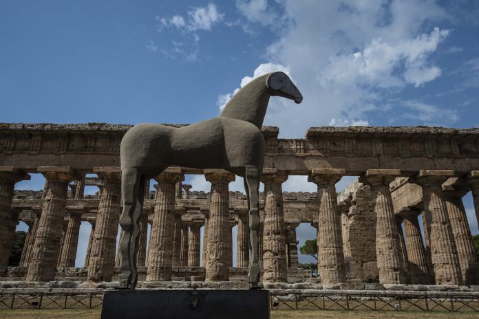 DOPO VENT’ANNI ESATTI, “IL CAVALLO DI SABBIA” TORNA A PAESTUM (ITALIA)