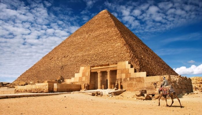 PIRAMIDE DI GIZA: NUOVE RIVELAZIONI SVELANO I TRUCCHI DI COSTRUZIONE DELL’ANTICO EGITTO