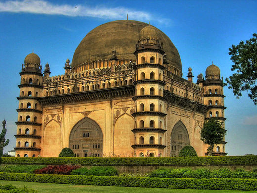 INDIA: LA GALLERIA DEL SUSSURRO DEL MAUSOLEO GOL GUMBAZ