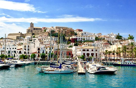 IBIZA: IL GIOIELLO DEL MEDITERRANEO IN SPAGNA