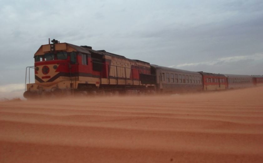 MAROCCO, IN VIAGGIO NEL DESERTO SAHARIANO SUL TRENO CHE OSPITÒ JAMES BOND