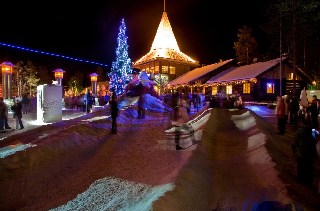 Polo Nord Villaggio Di Babbo Natale.A Rovaniemi In Finlandia A Casa Di Babbo Natale Travelworld Il Blog Dei Viaggi