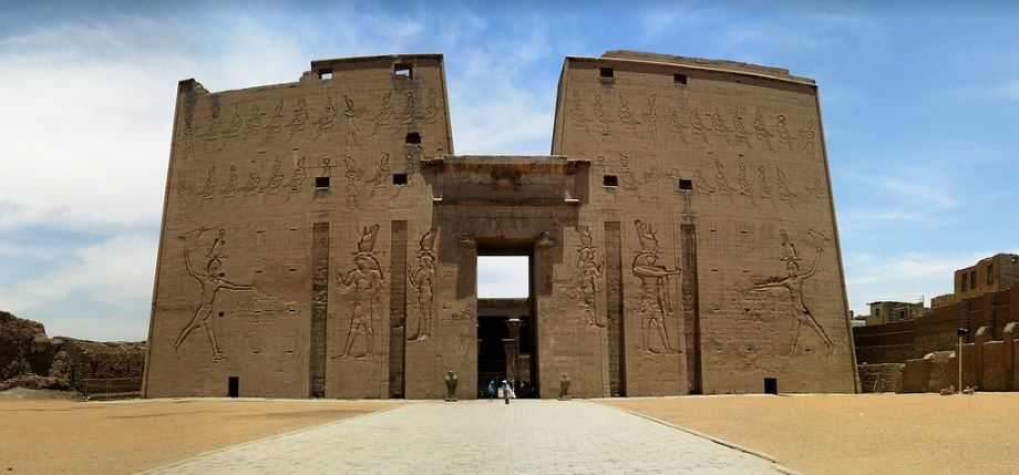 EDFU, EGITTO: IL TEMPIO DEL GRANDE DIO HORUS