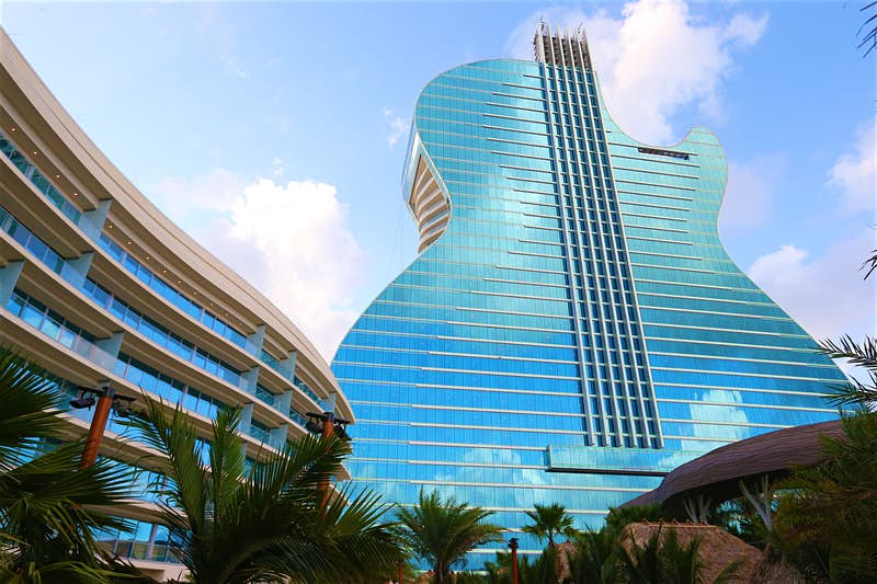 UN EDIFICIO A FORMA DI CHITARRA… HARD ROCK HOTEL IN FLORIDA, STATI UNITI