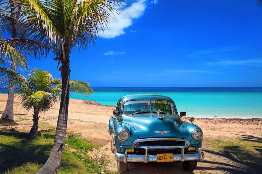 Tutto il fascino delle auto che ancora viaggiano per le strade di Cuba