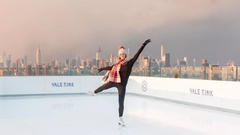 Pattinare nel cielo di New York, Stati Uniti, ecco l’ultima attrazione invernale della Grande Mela