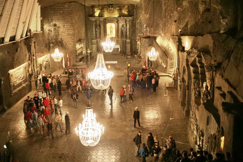 La Miniera di Sale di Wieliczka: Splendida Cattedrale Sotterranea della Polonia