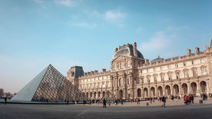 PARIGI: il Louvre riapre dopo quattro mesi di chiusura. Tutte le novità della stagione estiva!