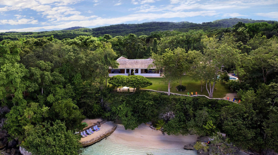 Jamaica’s Goldeneye Hotel, the “Birthplace” of James Bond, Is Open Again (Caraibi)