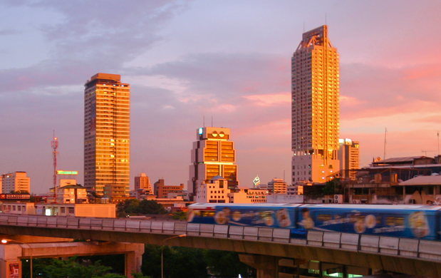 THAILANDIA: UN “EDIFICIO ROBOT” A BANGKOK