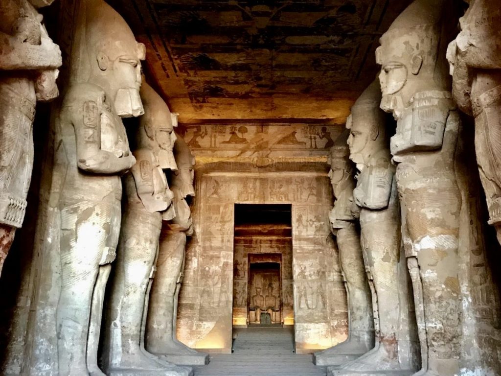 ABU SIMBEL SI RINNOVA IL MIRACOLO DEL SOLE