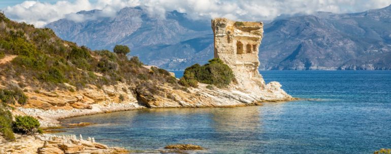 I FARI CHE VEGLIANO SULLE COSTE DEL MEDITERRANEO