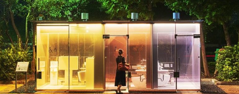 TOILETTE TRASPARENTI NEI PARCHI DI TOKYO