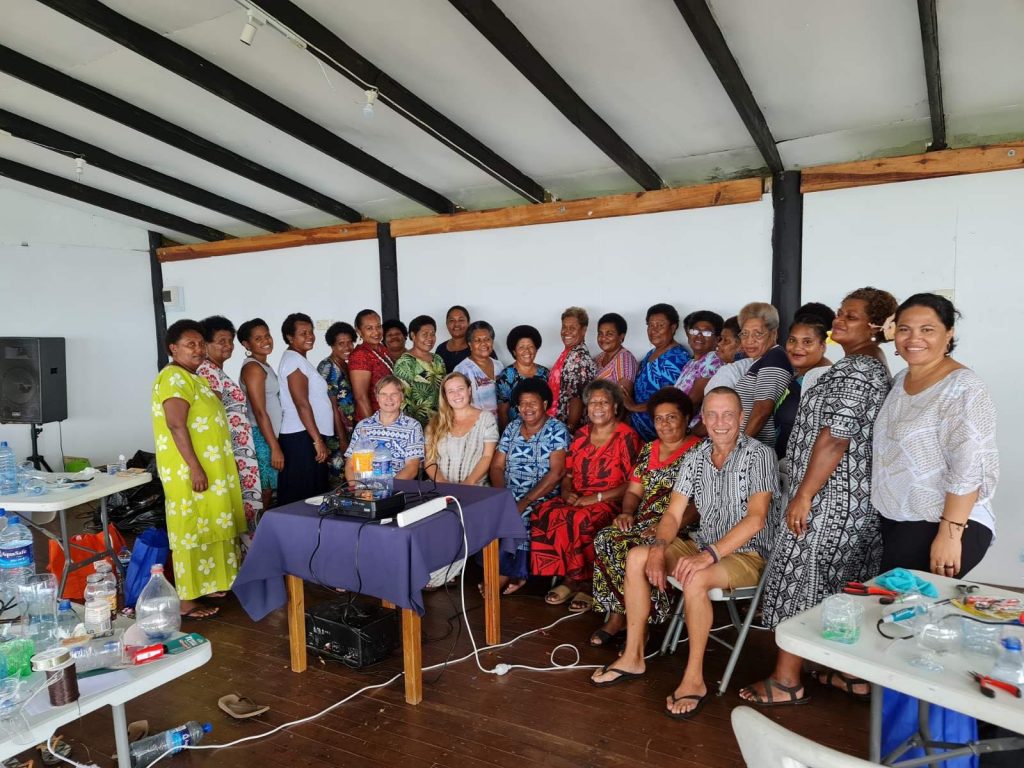 Riciclare plastica PET alle isole Fiji nelle Isole del Pacifico