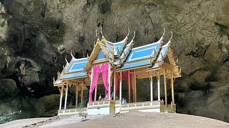 La grotta di Phraya Nakhon, l’escursione da non perdere in Thailandia