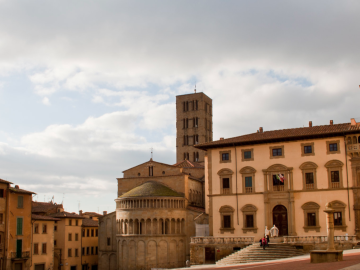 B&B HOTELS: CON AREZZO SONO 51!