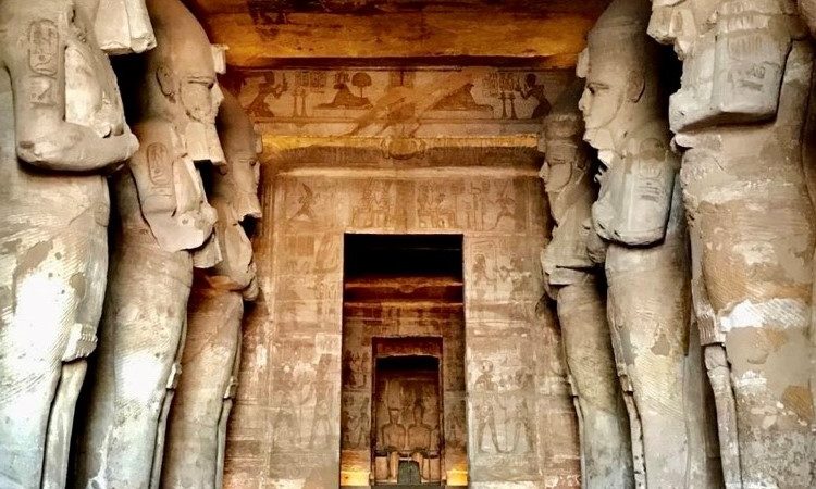 ABU SIMBEL, Egitto: il Miracolo del Sole al tempio di Ramses II