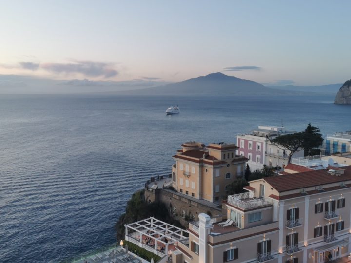 HOTEL MEDITERRANEO, SORRENTO: UNA PERLA DI OSPITALITA’ ANTICA