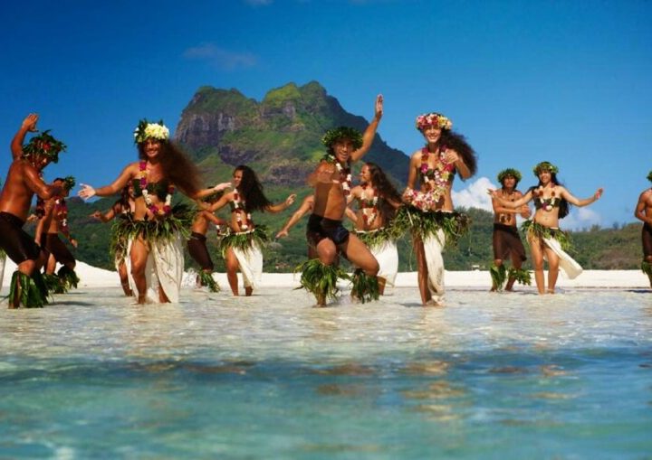 Le Isole di Tahiti: tifaifai, parei, perle e Monoi polinesiani