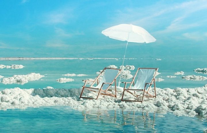 Mar Morto, Israele: un abbraccio nelle acque salate del luogo più basso della Terra