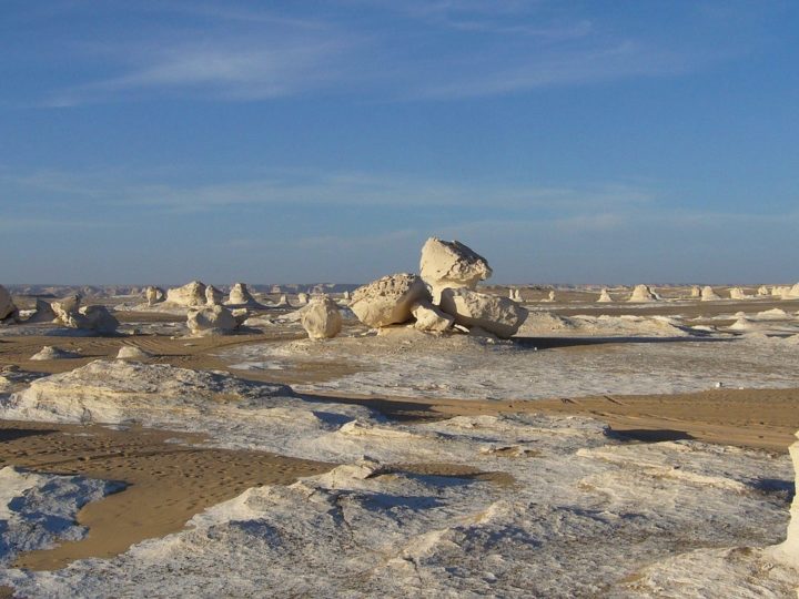 Egitto: un’avventura immersiva tra i contrasti del deserto Bianco e Nero
