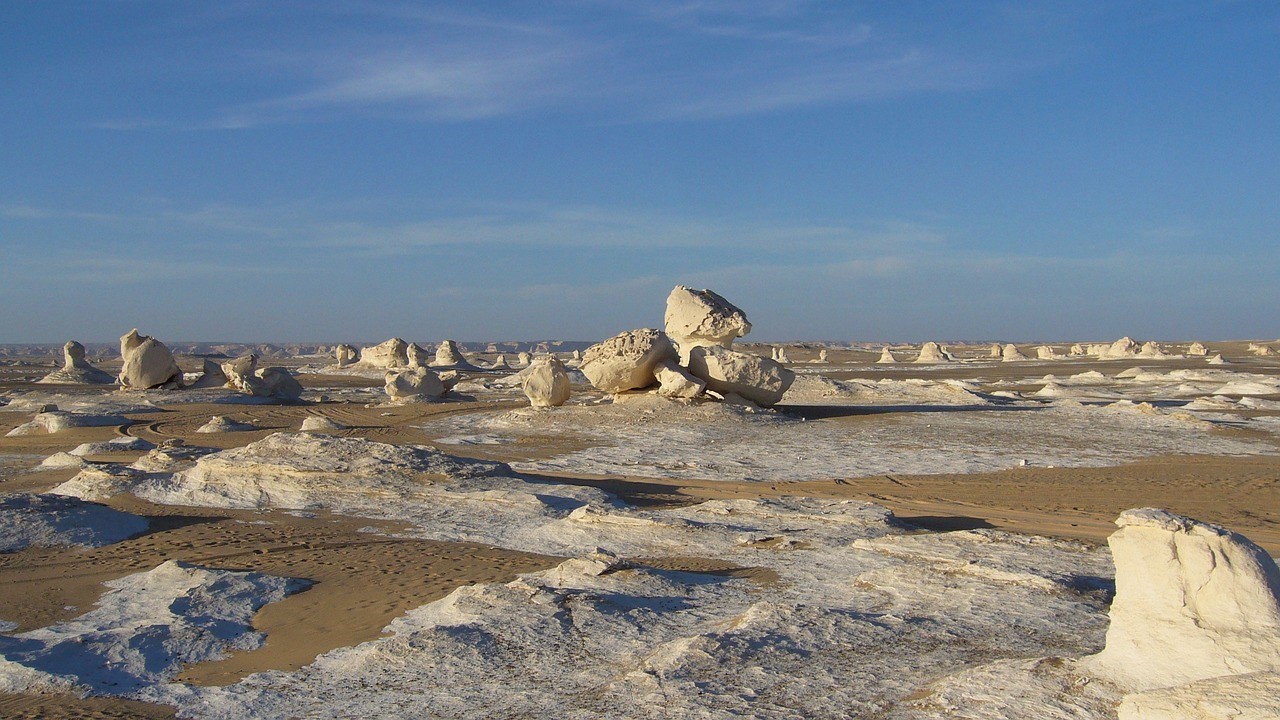 Egitto: un’avventura immersiva tra i contrasti del deserto Bianco e Nero