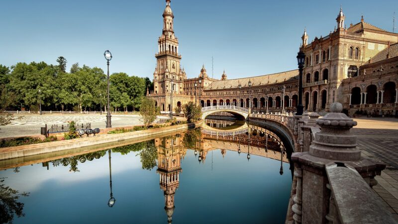 Siviglia: viaggia nell’anima vibrante della Spagna andalusa