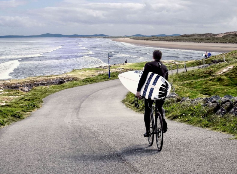 Irlanda: luglio tra natura, surf e festival vibranti