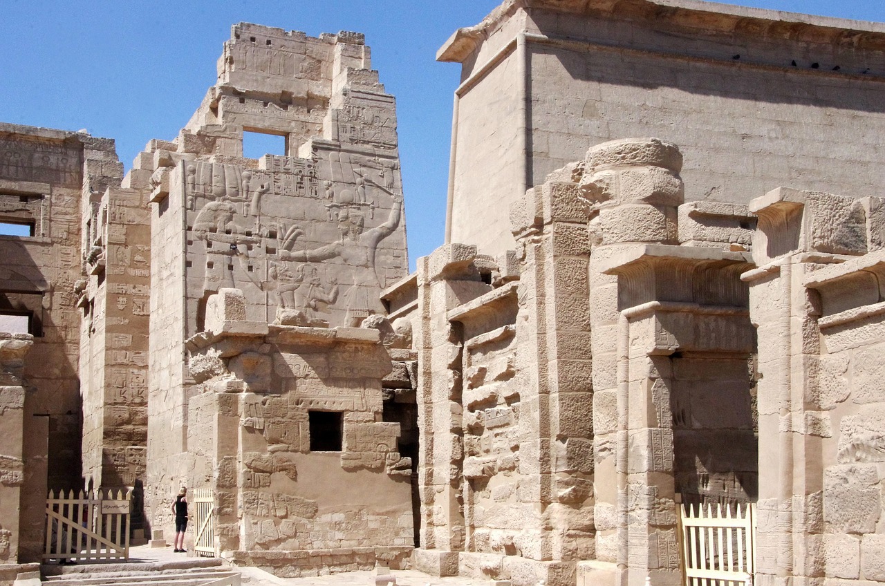 Tempio di Medinet Habu: Un Tesoro Nascosto sulla Riva Ovest di Luxor