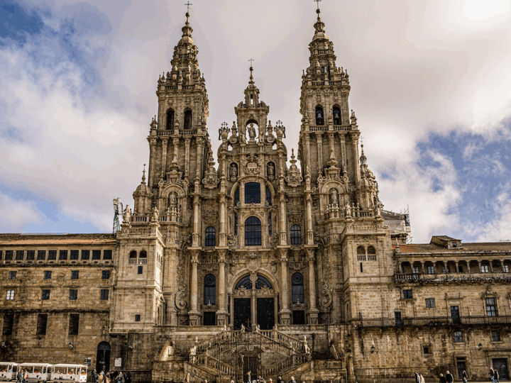 Santiago de Compostela, Spagna – La meta eterna del Cammino di Santiago
