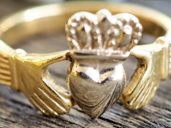 Irlanda: l’anello di Claddagh e il suo romantico significato