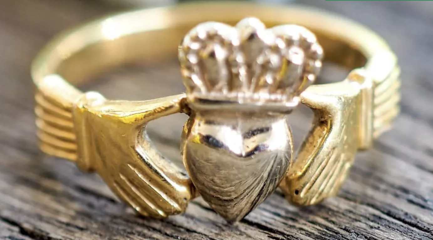 Irlanda: l’anello di Claddagh e il suo romantico significato