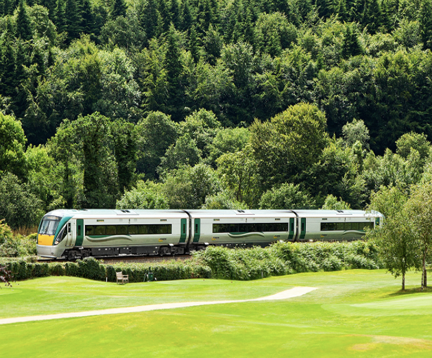 Irlanda: 5 viaggi in treno magici tra coste, scogliere e paesaggi da favola