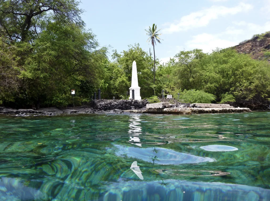 Hawaii: il Mistero e la Storia del Monumento al Capitano Cook